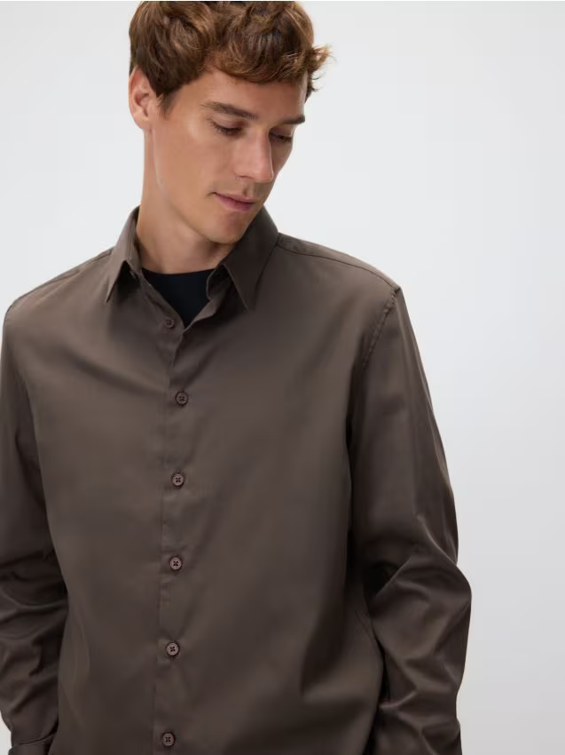 Reserved - Gładka koszula slim fit - brązowy