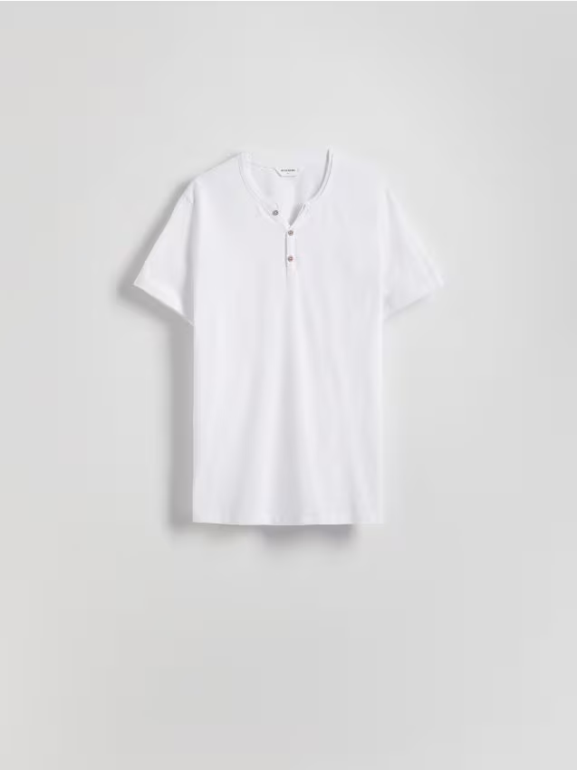 Reserved - T-shirt slim z rozpinanym dekoltem - biały