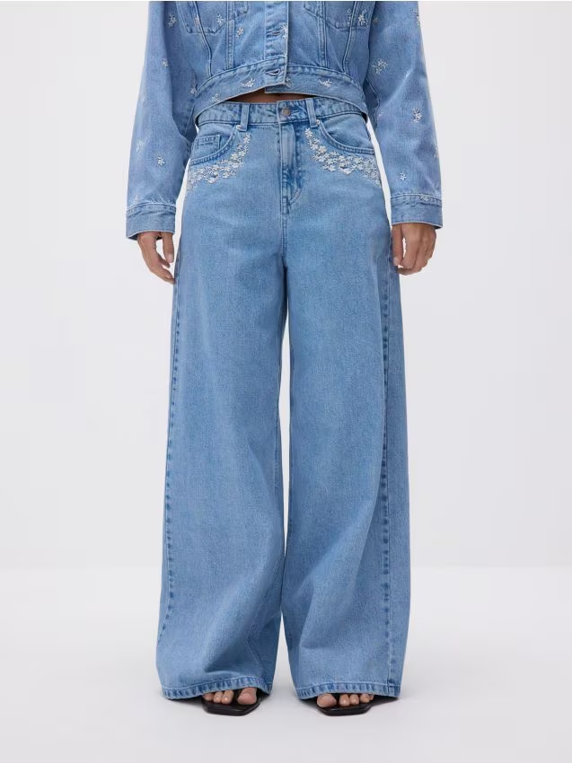 Reserved - Jeansy wide leg z haftem - niebieski