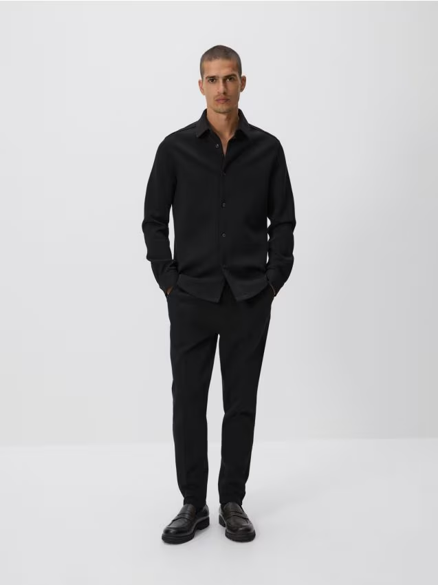 Reserved - Gładka koszula slim fit - czarny