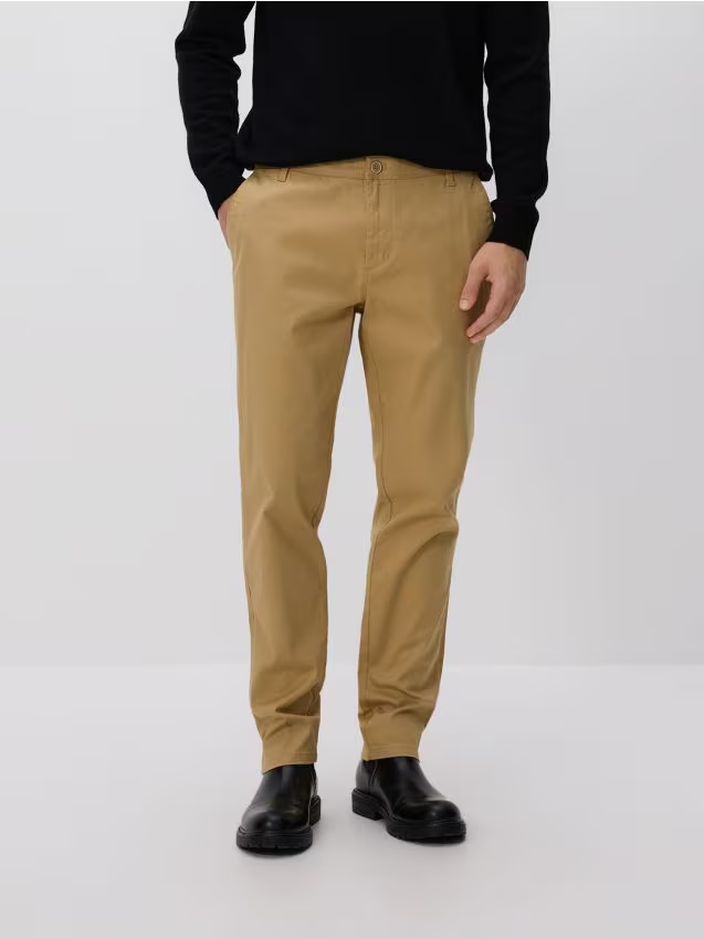 Reserved - Bawełniane spodnie chino slim - beżowy