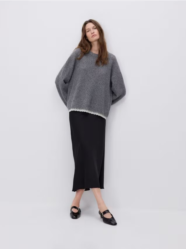 Reserved - Sweter z koronkowym wykończeniem - ciemnoszary