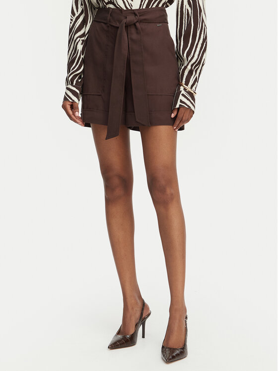 Guess Szorty materiałowe W5GD1R WG4C2 Brązowy ciemny Regular Fit