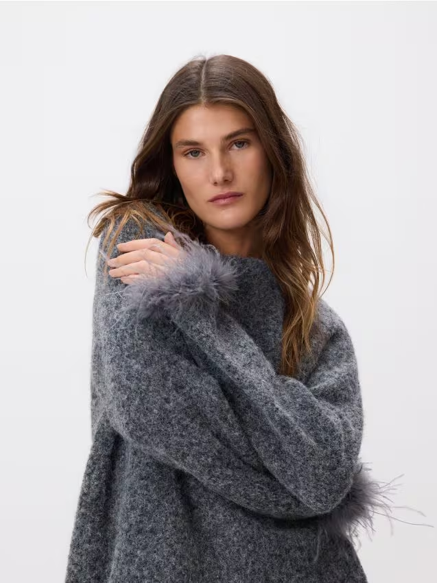 Reserved - Sweter z ozdobnym detalem - szary