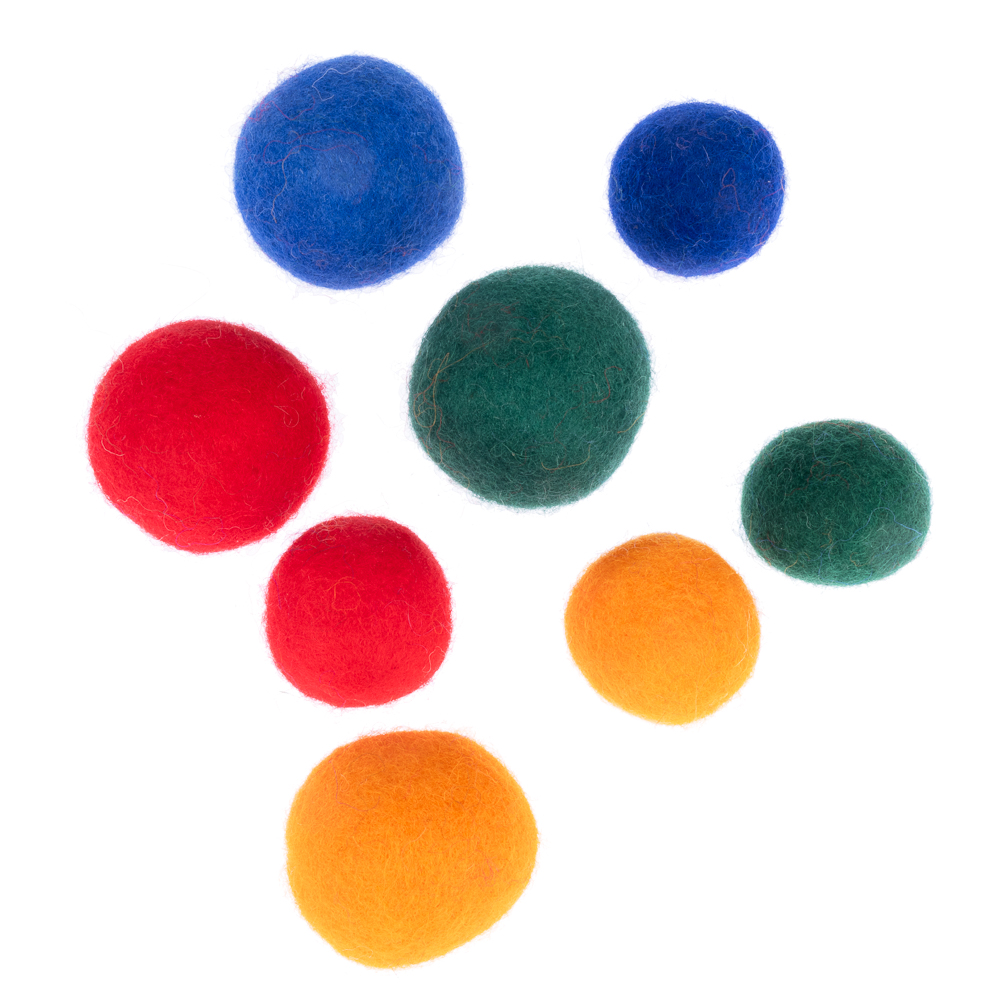 zooplus Basics filcowe piłeczki dla kota - 8 szt. (4 x Ø 4 cm, 4 x Ø 3 cm)