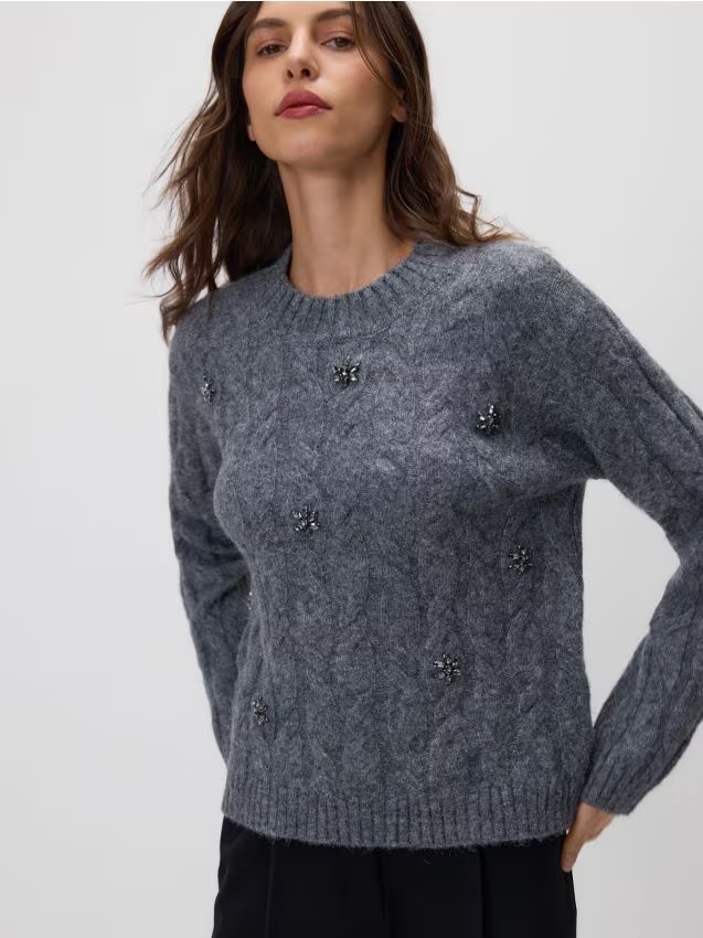 Reserved - Sweter z błyszczącą aplikacją - szary