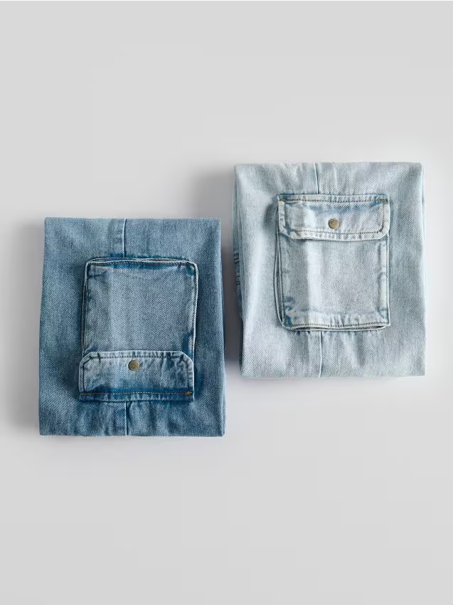 Reserved - Jeansy wide leg z kieszeniami cargo - niebieski