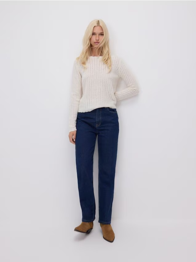 Reserved - Sweter z ozdobnym splotem - kremowy