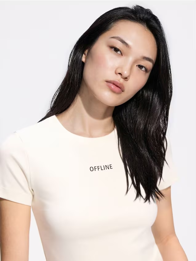 Reserved - Dopasowany t-shirt z nadrukiem - biały