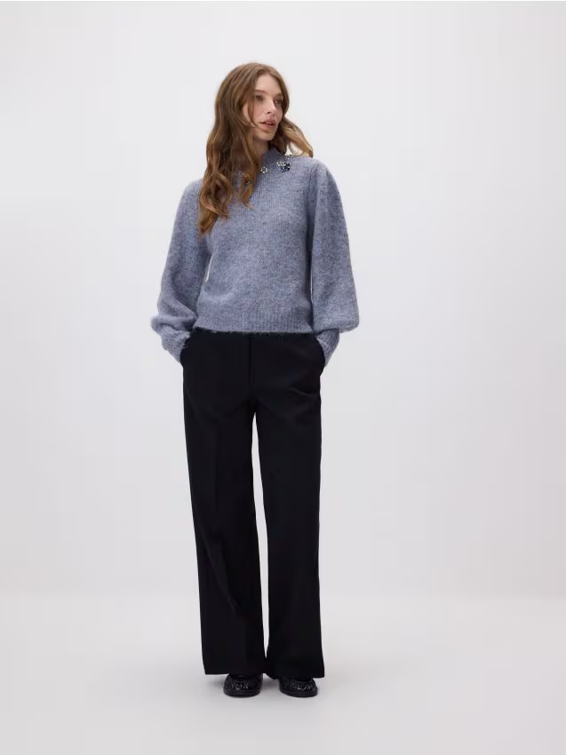 Reserved - Sweter z biżuteryjną aplikacją - granatowy