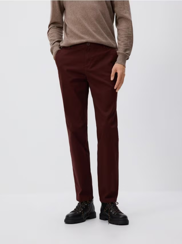 Reserved - Bawełniane spodnie chino slim - mahoniowy