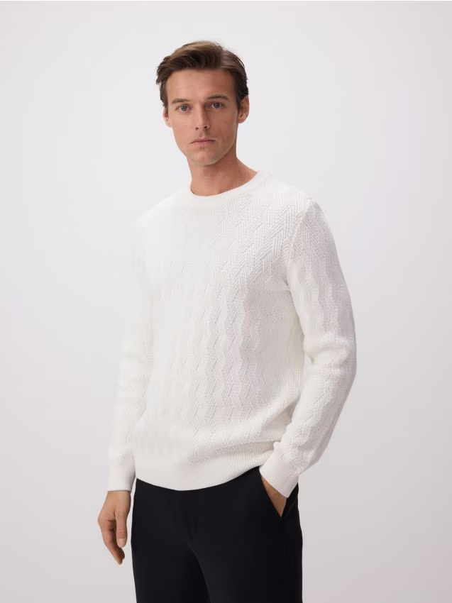 Reserved - Sweter ze strukturalnej dzianiny - biały