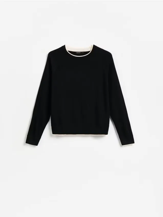 Reserved - Sweter z kontrastową lamówką - czarny