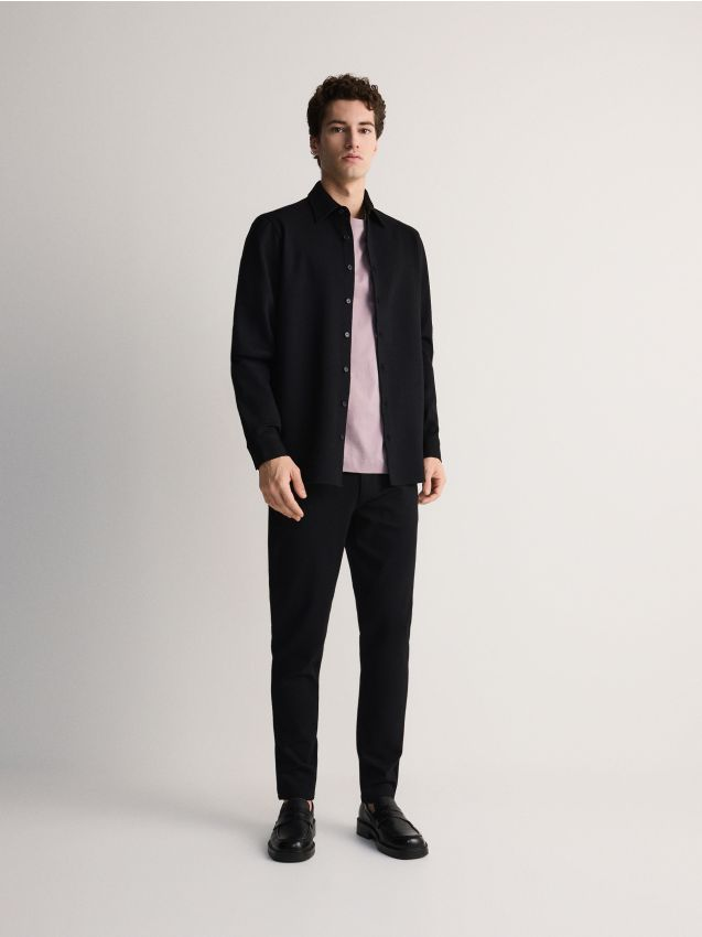 Reserved - Gładka koszula slim fit z wiskozą - czarny