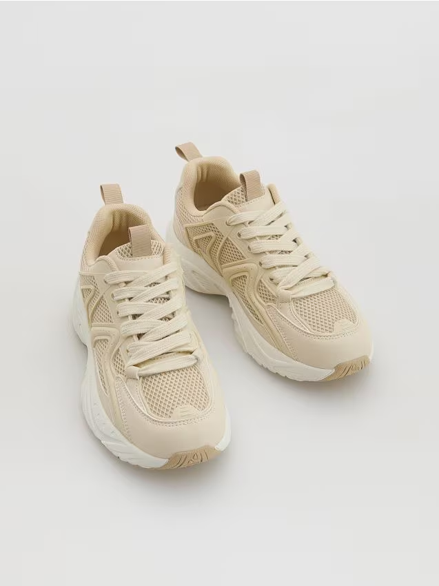 Reserved - Sneakersy z łączonych materiałów - kremowy