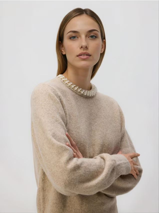 Reserved - Sweter z aplikacją - beżowy