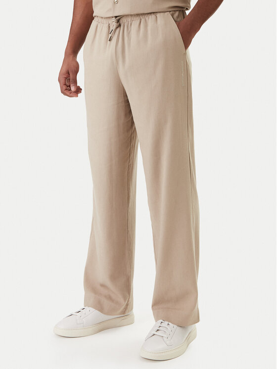 Emporio Armani Spodnie materiałowe EM000586 AF20590 U6213 Beżowy Regular Fit