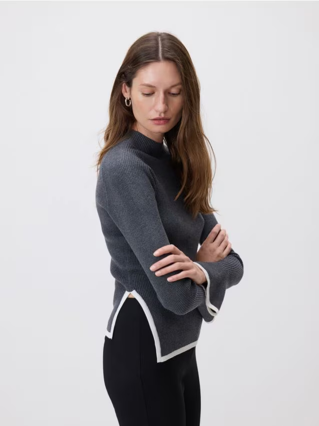 Reserved - Sweter z kontrastową lamówką - szary