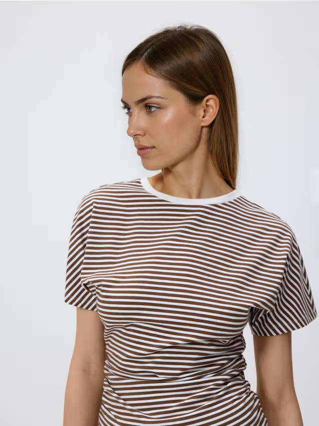 Reserved - Taliowany t-shirt w paski - wielobarwny