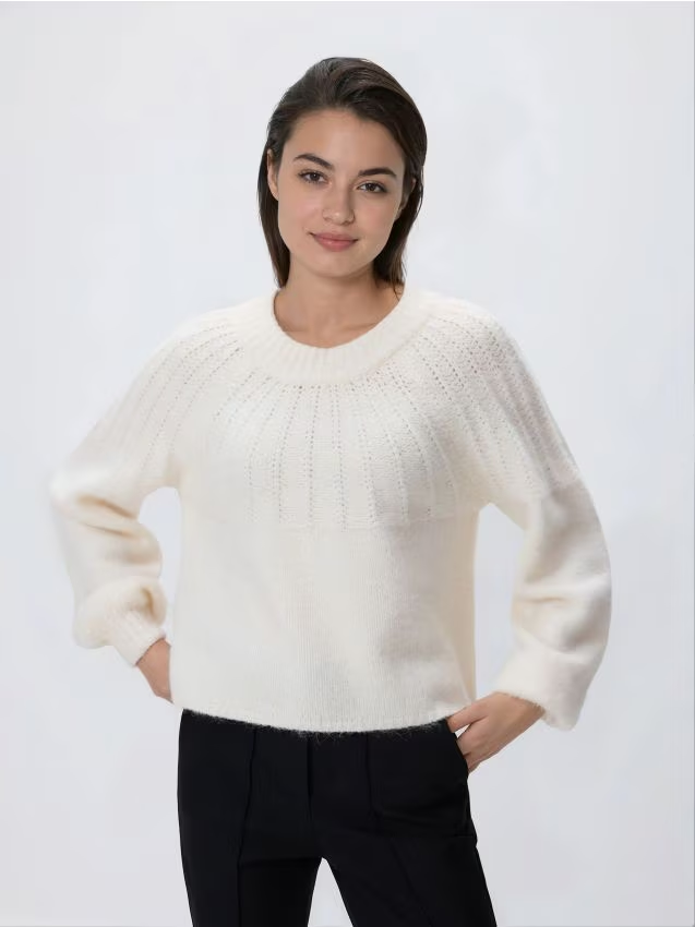 Reserved - Sweter z kokardką z tyłu - złamana biel