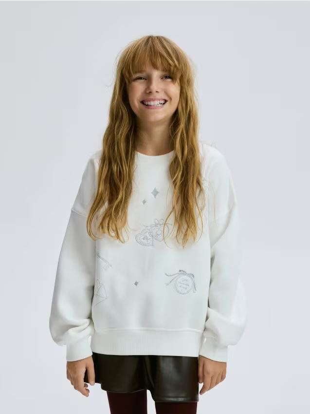 Reserved - Bluza z haftem - złamana biel