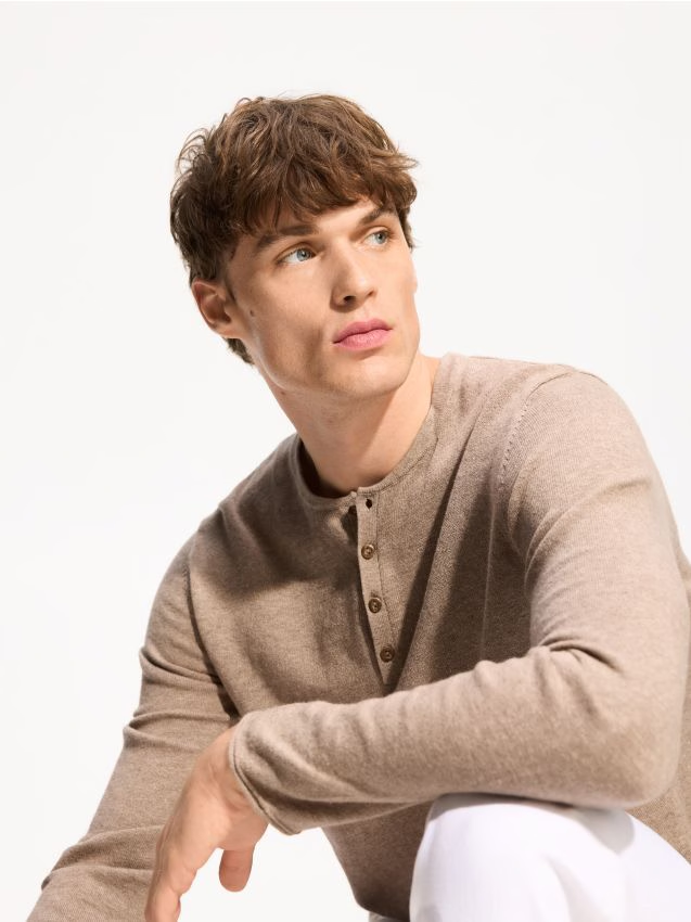 Reserved - Sweter henley - beżowy
