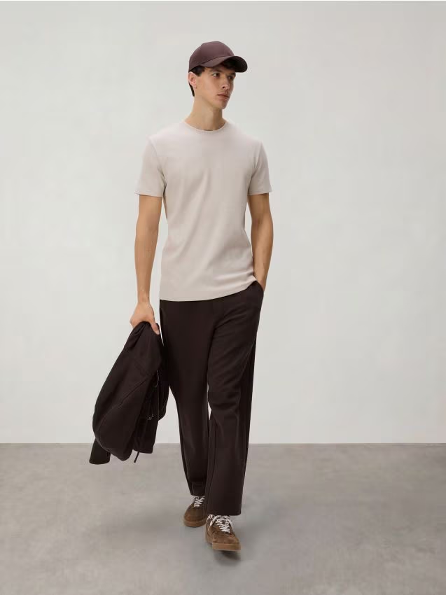 Reserved - Strukturalny t-shirt slim - beżowy