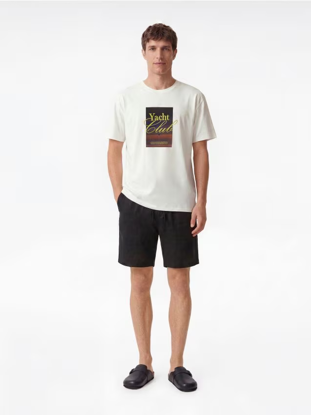 Reserved - T-shirt comfort z nadrukiem - złamana biel