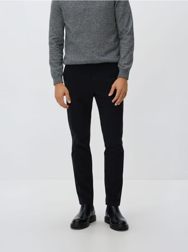 Reserved - Spodnie chino slim fit - czarny