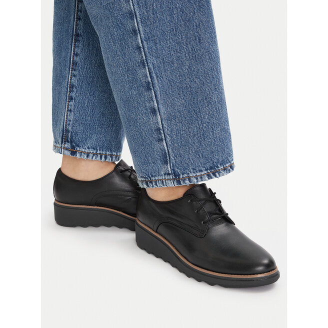 Oxfordy Clarks