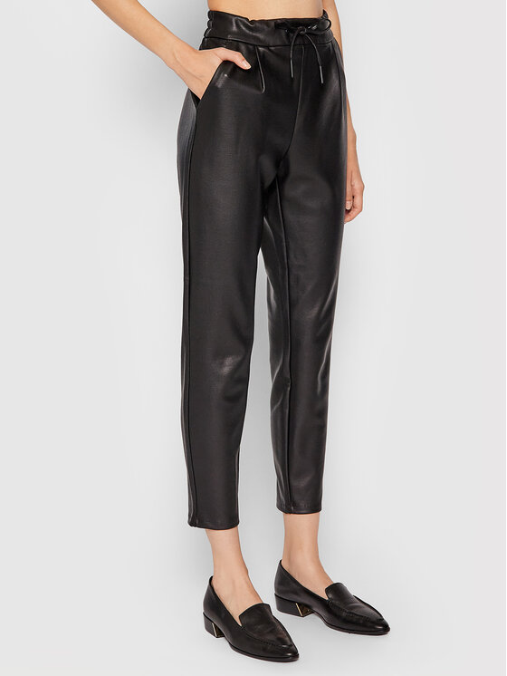 Vero Moda Spodnie z imitacji skóry Eva 10205737 Czarny Relaxed Fit