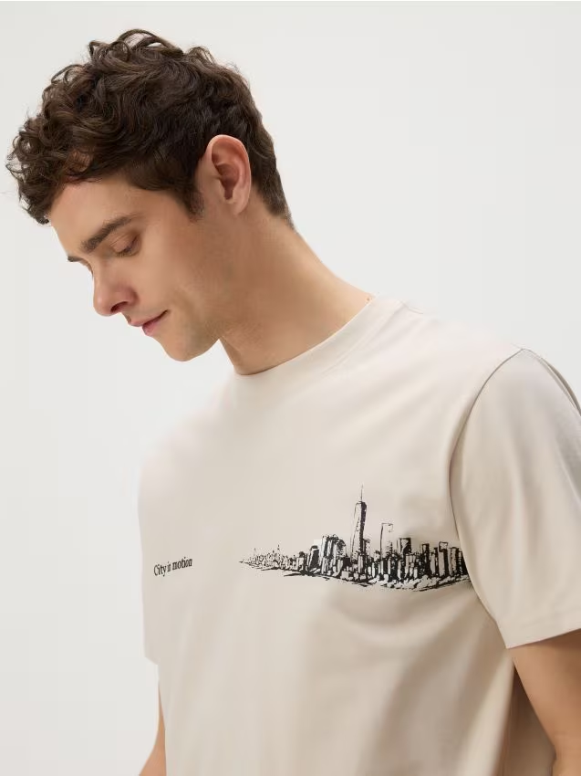 Reserved - T-shirt regular z nadrukiem - beżowy