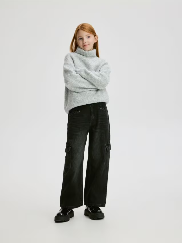 Reserved - Jeansy wide leg z kieszeniami cargo - czarny