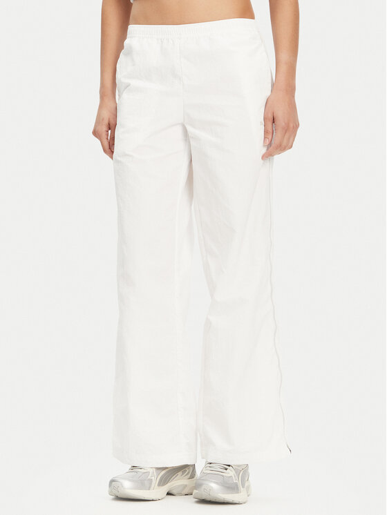 Puma Spodnie dresowe Dare To 629808 Biały Relaxed Fit