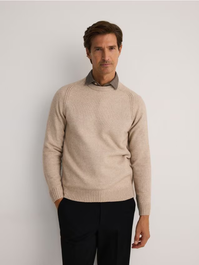 Reserved - Sweter z dodatkiem wełny - beżowy
