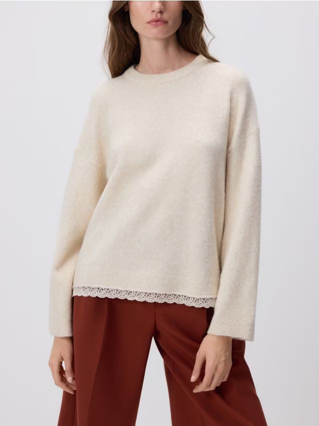 Reserved - Sweter z koronkowym wykończeniem - beżowy