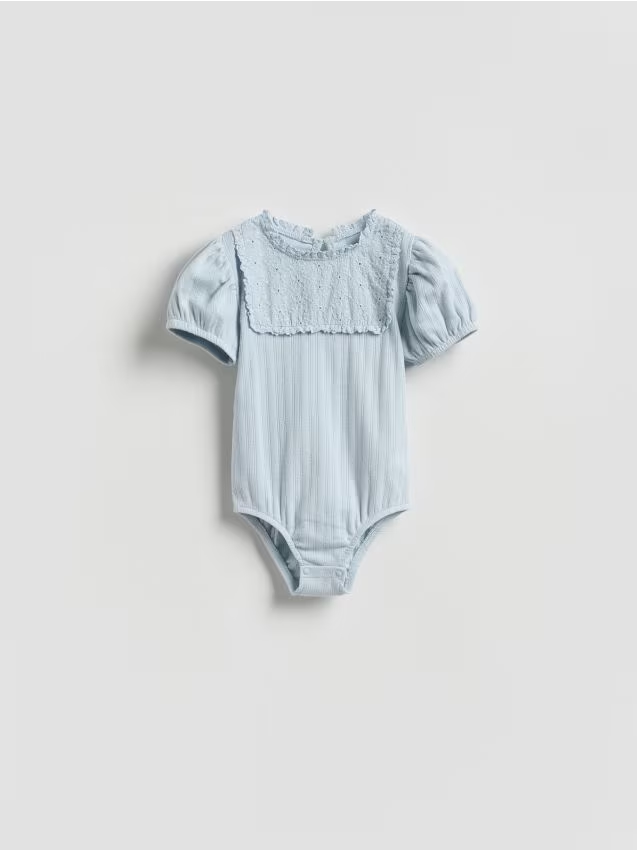 Reserved - Body z ażurową wstawką - jasnoniebieski