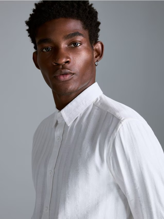 Reserved - Koszula slim fit z bawełną - złamana biel