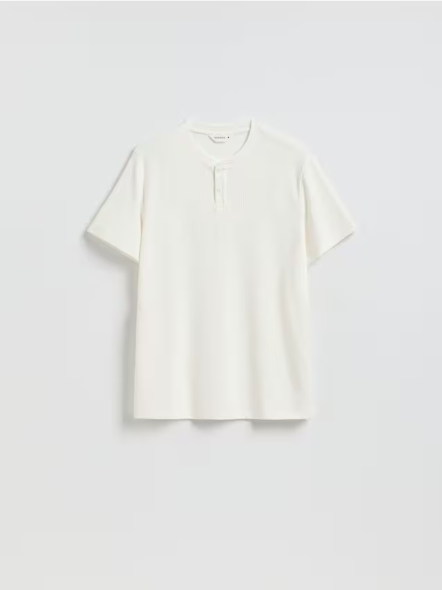 Reserved - T-shirt henley regular fit - złamana biel