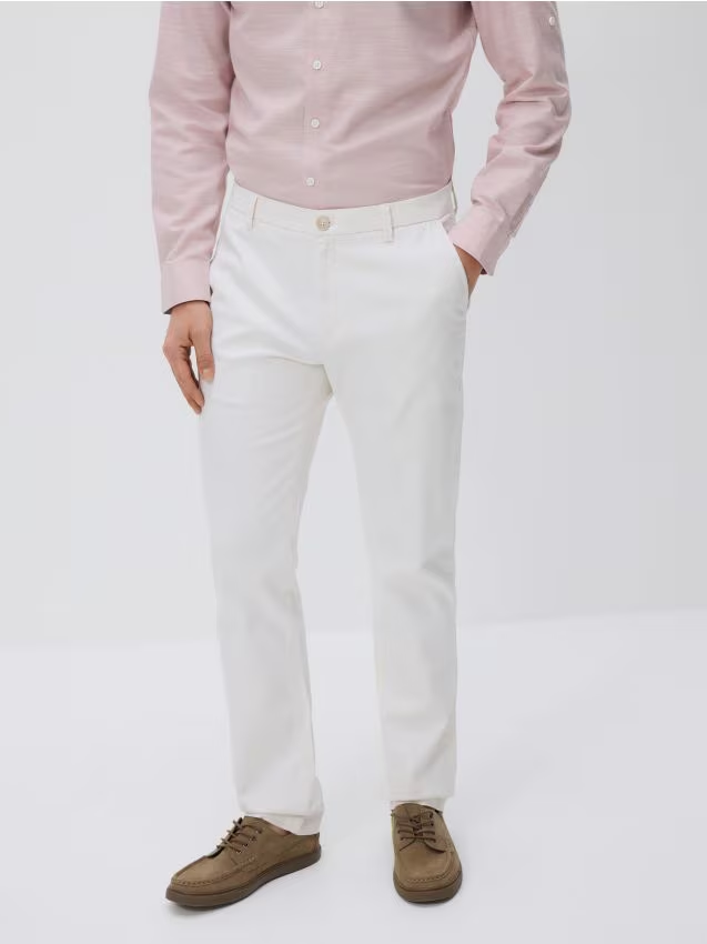 Reserved - Spodnie chino slim - biały